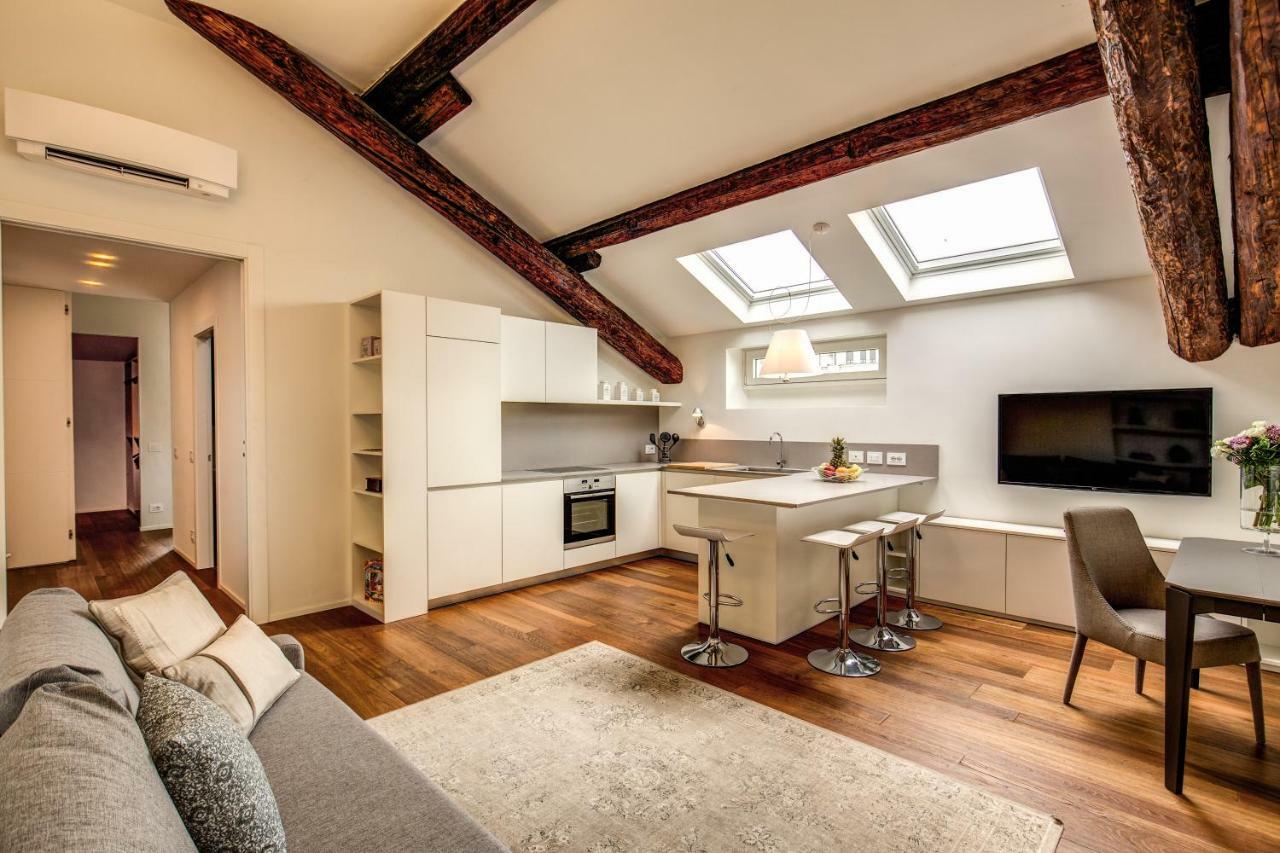 Luxurious Apartment In Милано Екстериор снимка